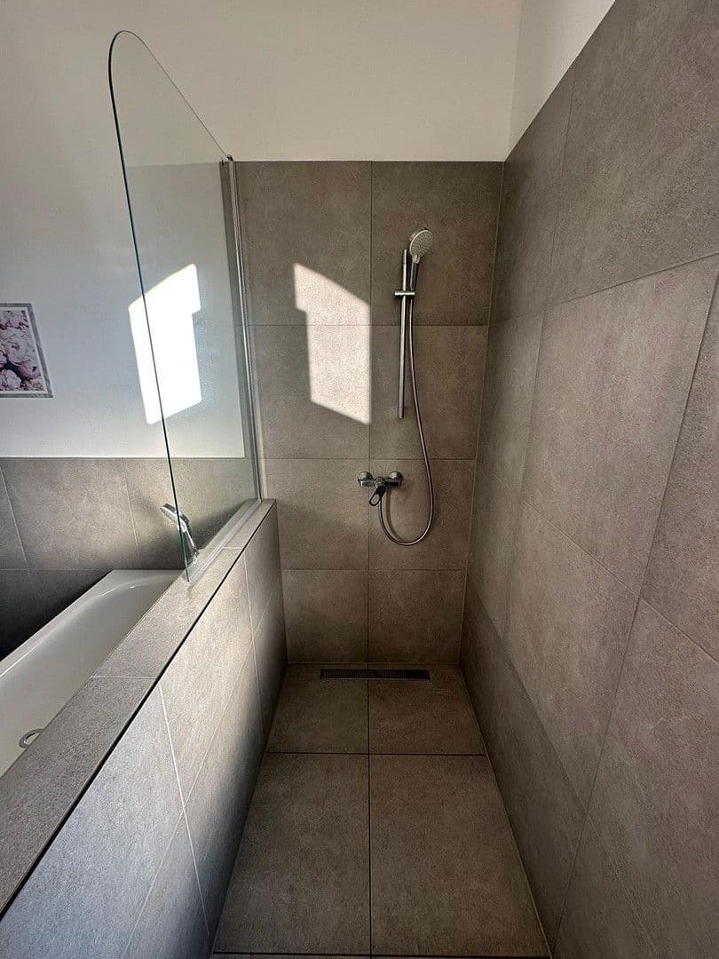 Prodej domu 309 m², pozemek 266 m², Liebknechtstraße 79, Oberhausen, Severní Porýní-Vestfálsko Prodej domu 309 m², pozemek 266 m², Liebknechtstraße 79, Oberhausen, Severní Porýní-Vestfálsko