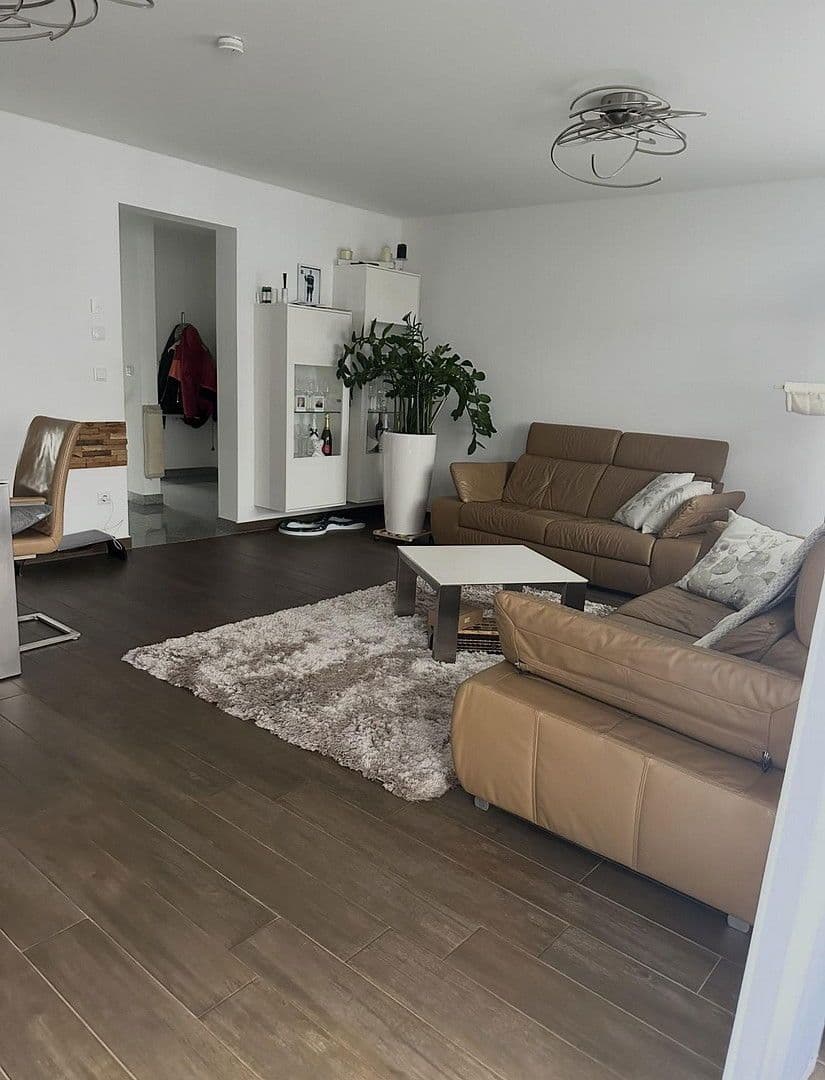 Prodej domu 146 m², pozemek 278 m², Schubertstraße 12, Großmehring, Bavorsko Prodej domu 146 m², pozemek 278 m², Schubertstraße 12, Großmehring, Bavorsko