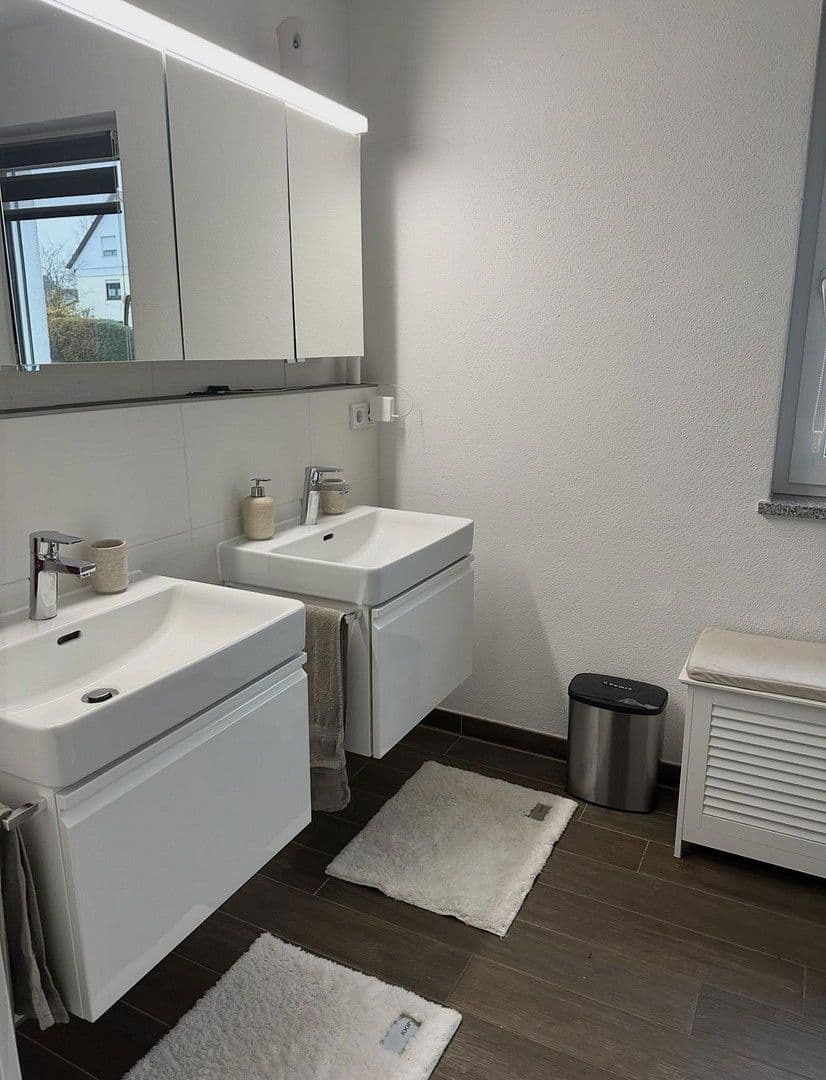 Prodej domu 146 m², pozemek 278 m², Schubertstraße 12, Großmehring, Bavorsko Prodej domu 146 m², pozemek 278 m², Schubertstraße 12, Großmehring, Bavorsko