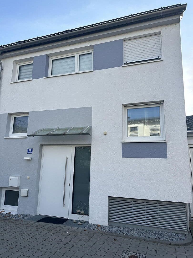 Prodej domu 146 m², pozemek 278 m², Schubertstraße 12, Großmehring, Bavorsko Prodej domu 146 m², pozemek 278 m², Schubertstraße 12, Großmehring, Bavorsko