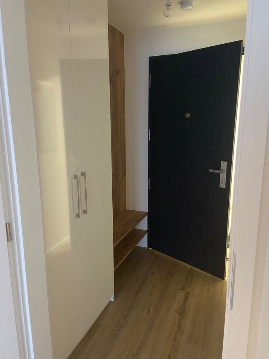 Pronájem bytu 1+kk 25 m², Ke křížku, Kladno, Středočeský kraj Pronájem bytu 1+kk 25 m², Ke křížku, Kladno, Středočeský kraj