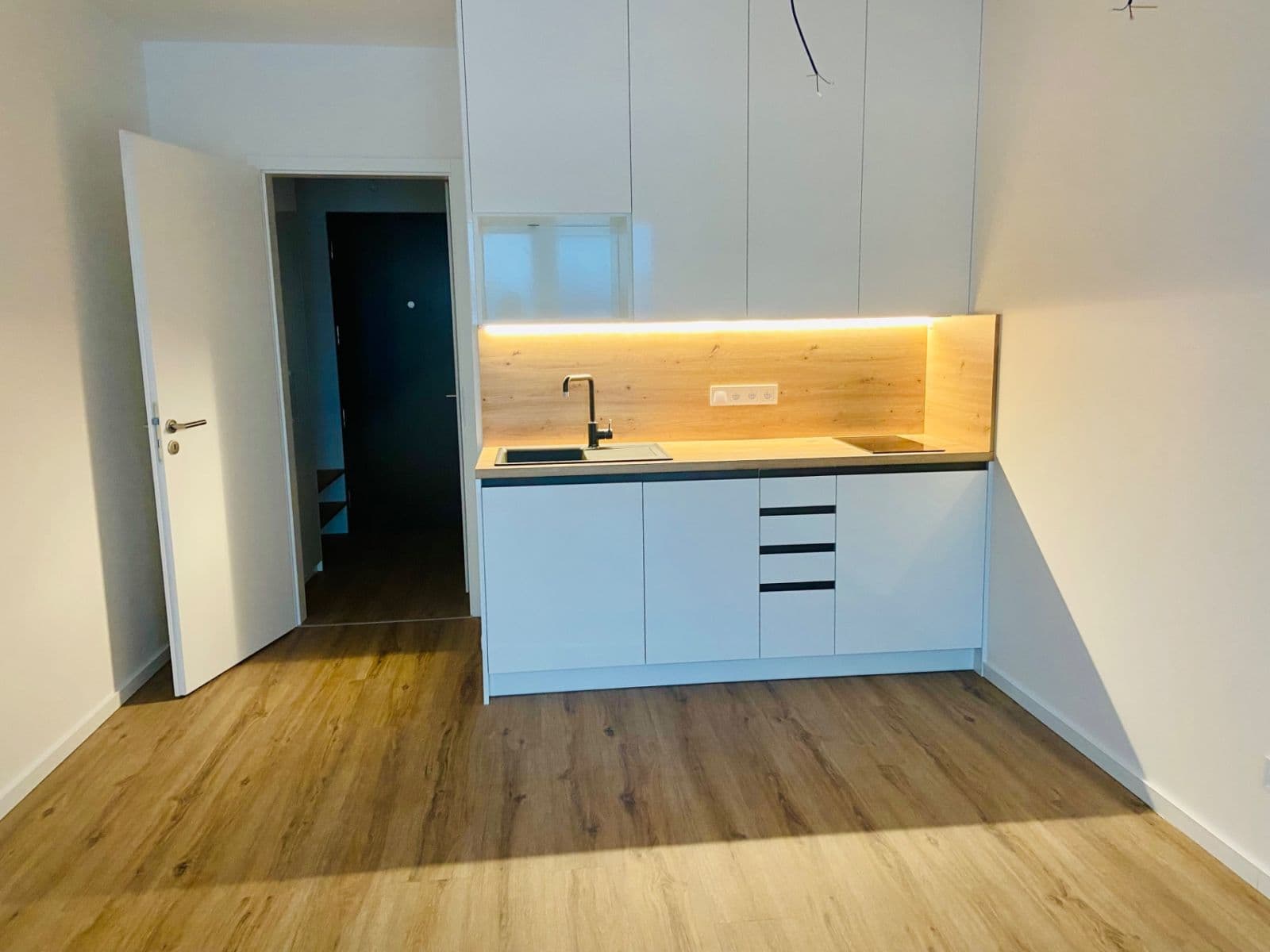 Pronájem bytu 1+kk 25 m², Ke křížku, Kladno, Středočeský kraj Pronájem bytu 1+kk 25 m², Ke křížku, Kladno, Středočeský kraj