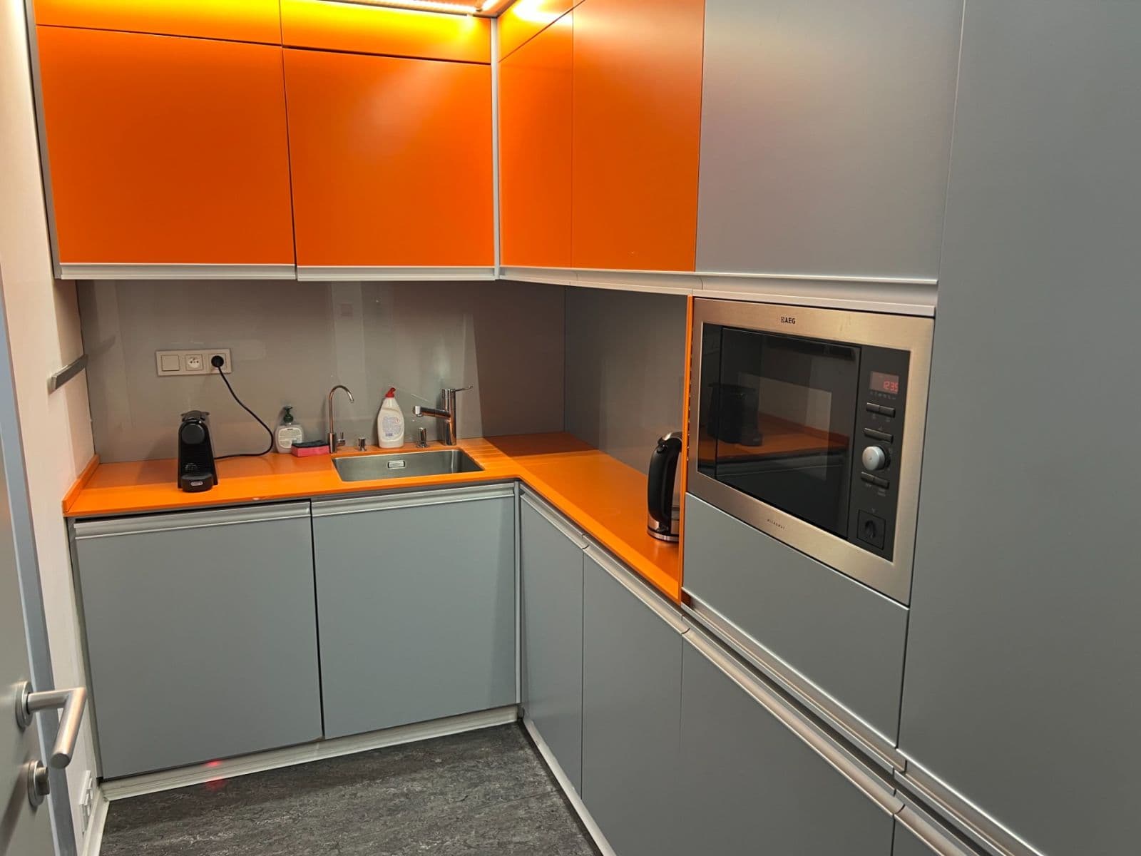 Pronájem kanceláře 280 m², Korunní, Praha, Praha Pronájem kanceláře 280 m², Korunní, Praha, Praha