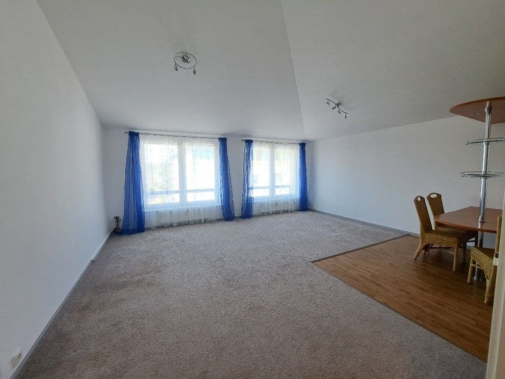 Pronájem bytu 2+kk 70 m², Prokopa Velikého, Úvaly, Středočeský kraj Pronájem bytu 2+kk 70 m², Prokopa Velikého, Úvaly, Středočeský kraj
