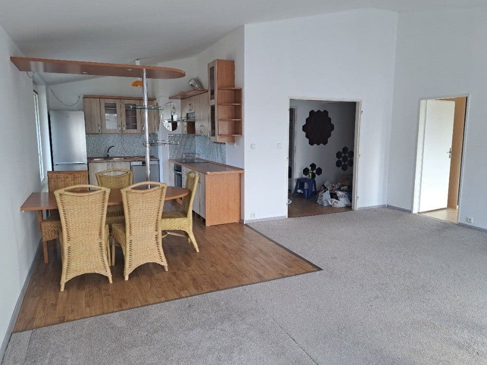 Pronájem bytu 2+kk 70 m², Prokopa Velikého, Úvaly, Středočeský kraj Pronájem bytu 2+kk 70 m², Prokopa Velikého, Úvaly, Středočeský kraj