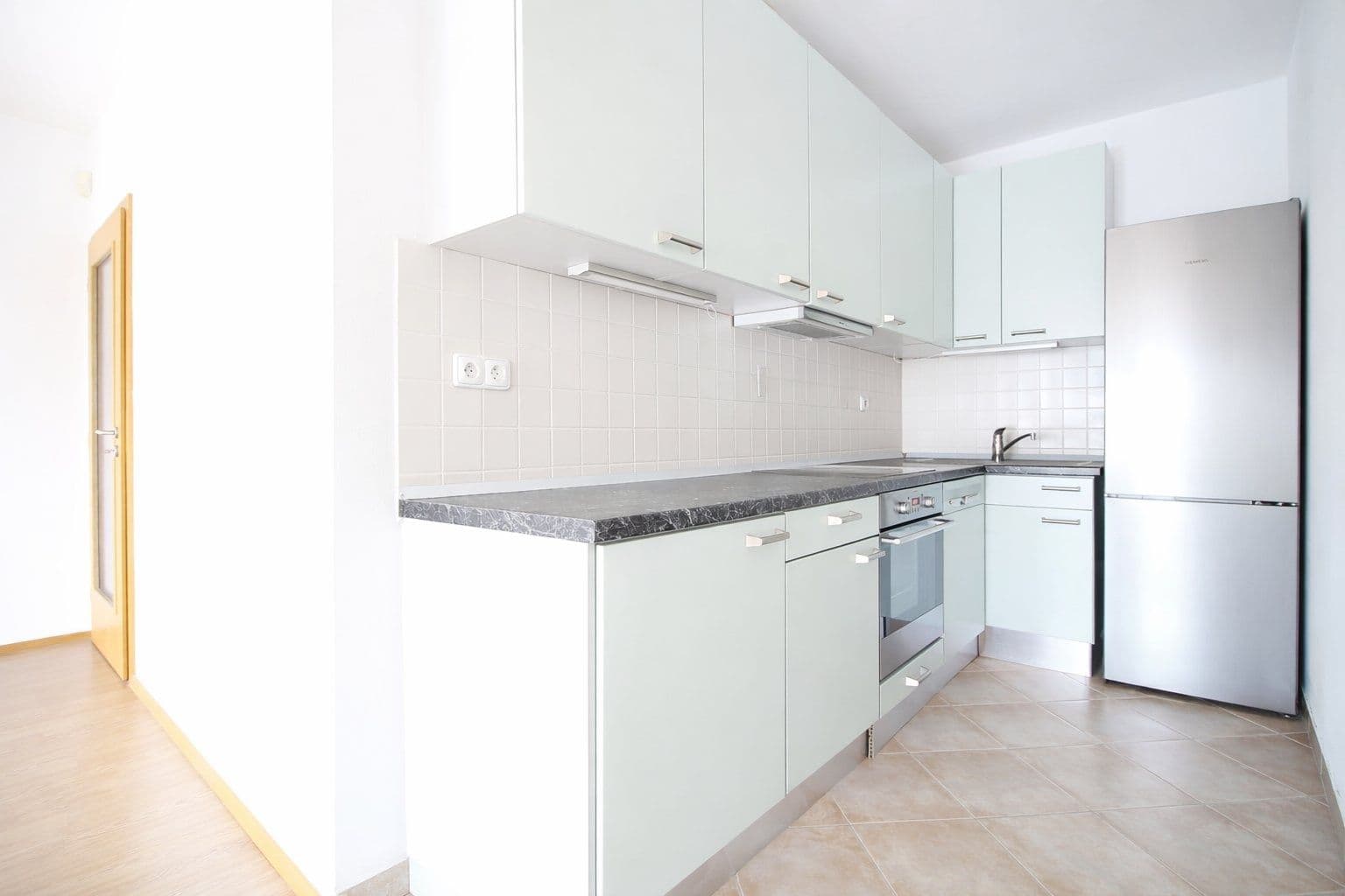 Pronájem bytu 1+kk 38 m², Zubrnická, Praha, Praha Pronájem bytu 1+kk 38 m², Zubrnická, Praha, Praha