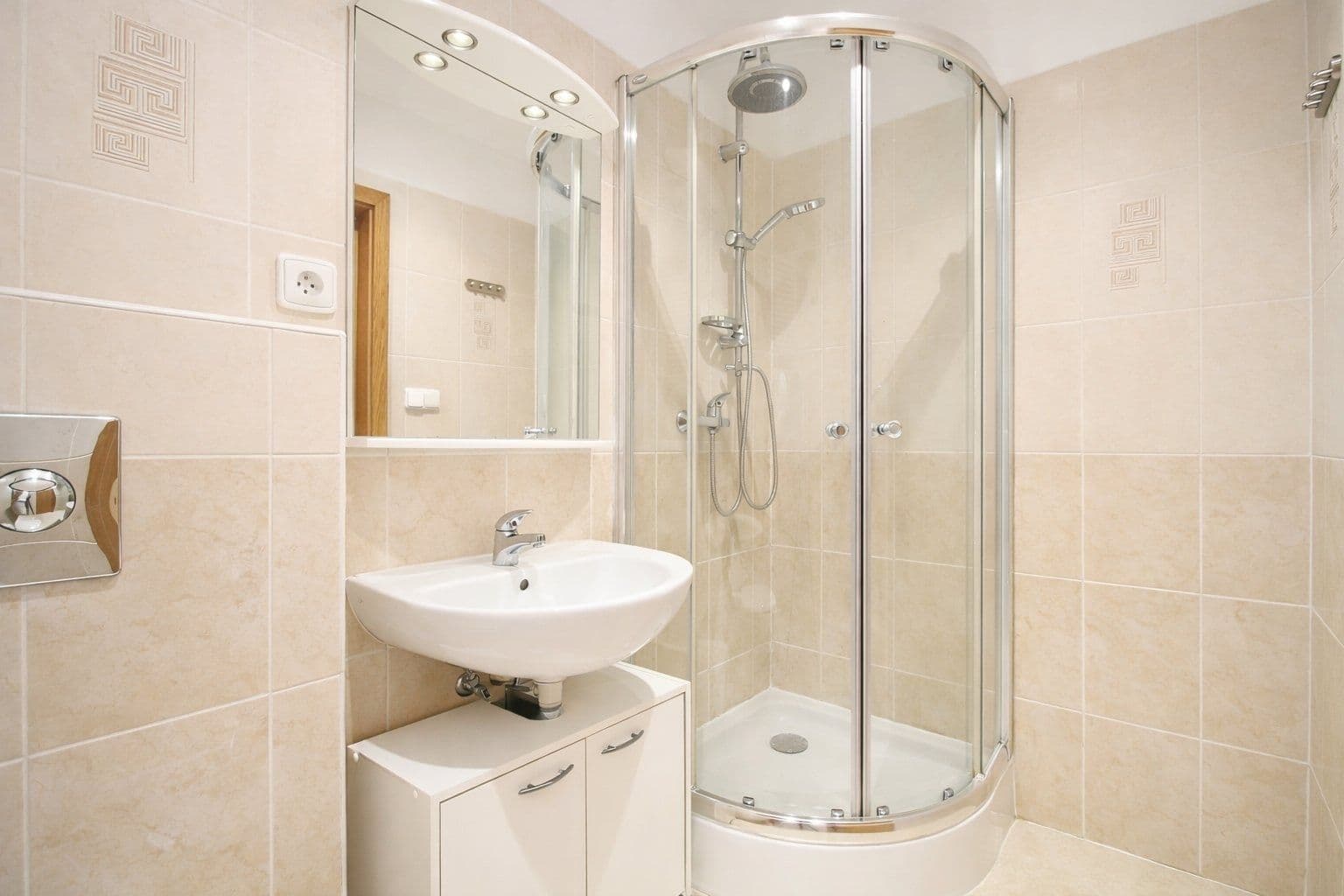 Pronájem bytu 1+kk 38 m², Zubrnická, Praha, Praha Pronájem bytu 1+kk 38 m², Zubrnická, Praha, Praha