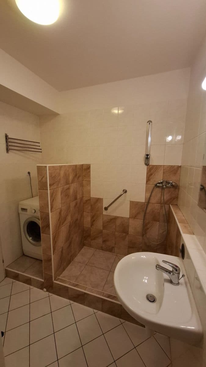 Pronájem bytu 2+kk 43 m², Hnězdenská, Praha, Praha Pronájem bytu 2+kk 43 m², Hnězdenská, Praha, Praha