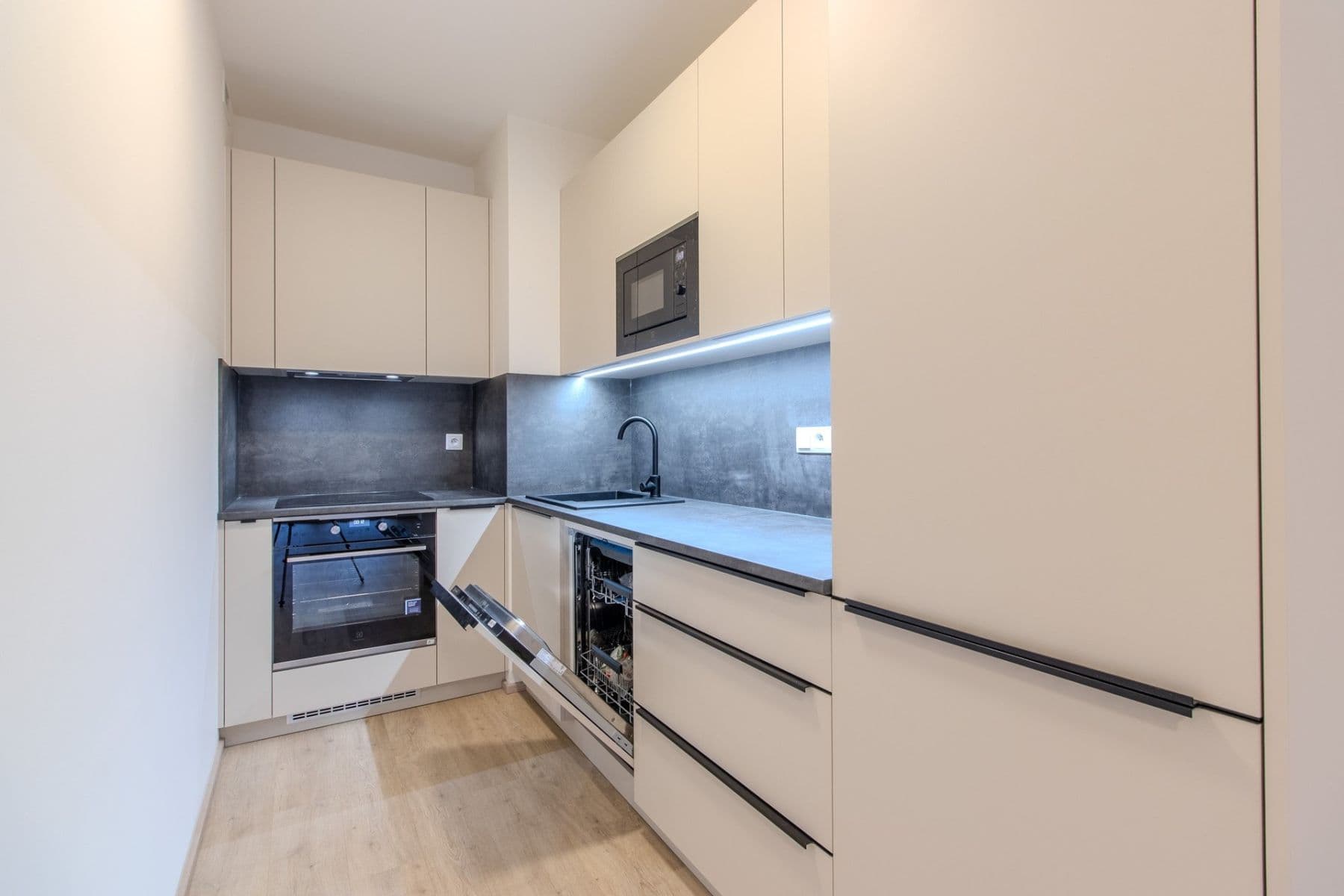 Pronájem bytu 2+kk 56 m², Poděbradská, Praha, Praha Pronájem bytu 2+kk 56 m², Poděbradská, Praha, Praha