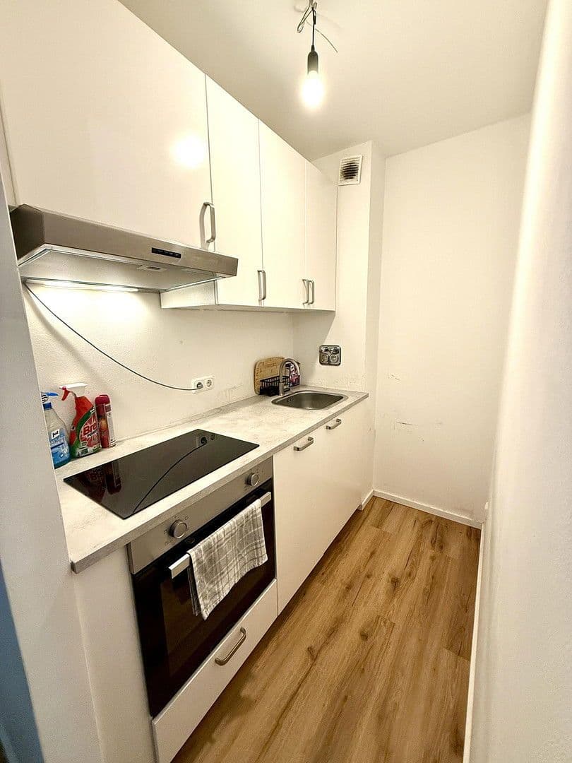 Pronájem bytu 1+1 37 m², Friedrichshafenerstrasse 12, München, Bavorsko Pronájem bytu 1+1 37 m², Friedrichshafenerstrasse 12, München, Bavorsko