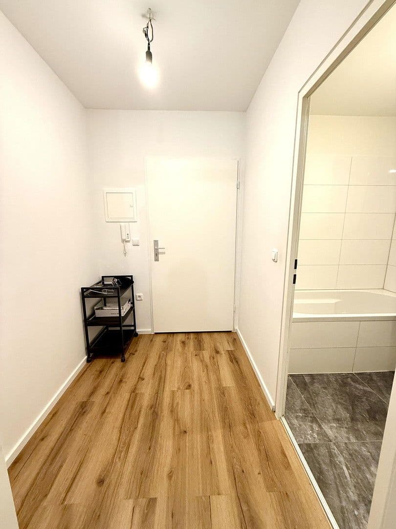 Pronájem bytu 1+1 37 m², Friedrichshafenerstrasse 12, München, Bavorsko Pronájem bytu 1+1 37 m², Friedrichshafenerstrasse 12, München, Bavorsko