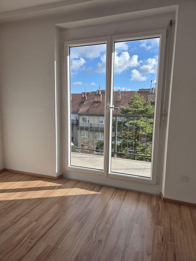 Pronájem bytu 3+1 70 m², Schwechat, Dolní Rakousko Pronájem bytu 3+1 70 m², Schwechat, Dolní Rakousko