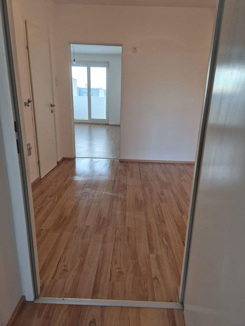 Pronájem bytu 3+1 70 m², Schwechat, Dolní Rakousko Pronájem bytu 3+1 70 m², Schwechat, Dolní Rakousko