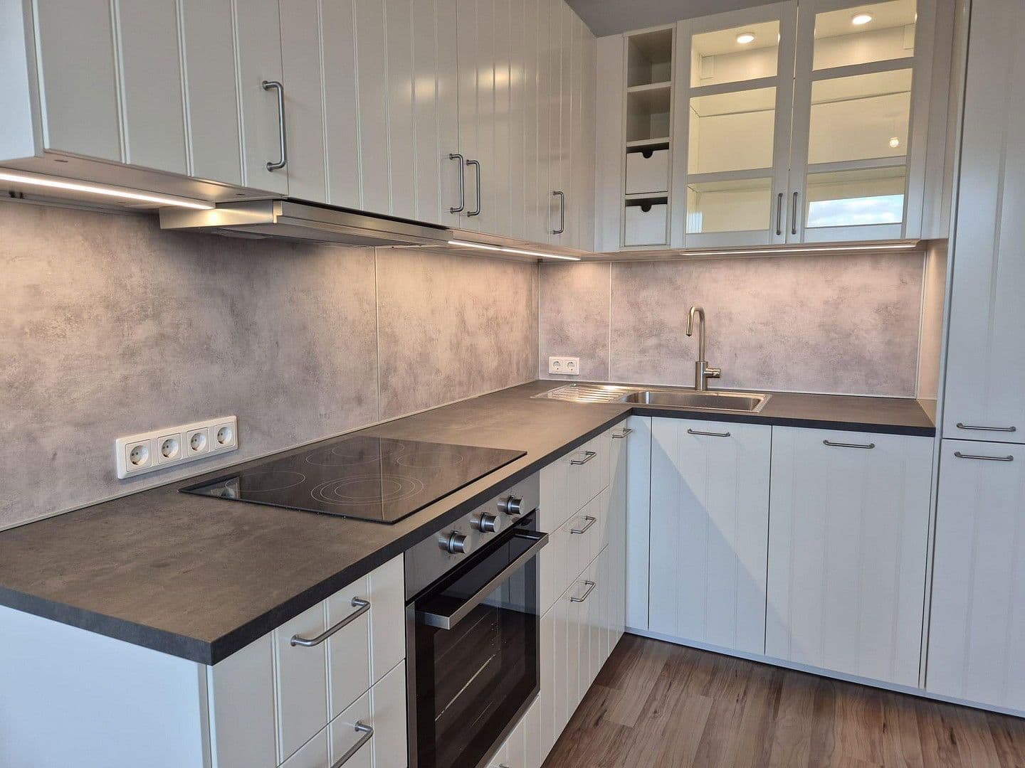 Pronájem bytu 3+1 70 m², Schwechat, Dolní Rakousko Pronájem bytu 3+1 70 m², Schwechat, Dolní Rakousko