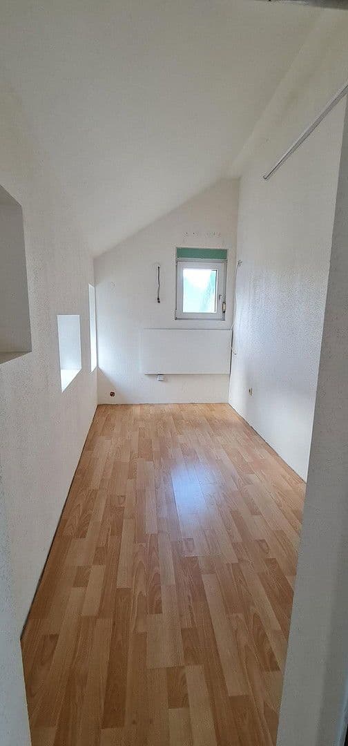 Pronájem bytu 2+1 75 m², Raiffeisenstraße 32, Schwaigern, Bádensko-Württembersko Pronájem bytu 2+1 75 m², Raiffeisenstraße 32, Schwaigern, Bádensko-Württembersko