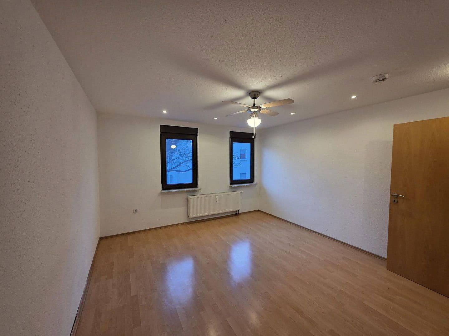 Pronájem bytu 2+1 75 m², Raiffeisenstraße 32, Schwaigern, Bádensko-Württembersko Pronájem bytu 2+1 75 m², Raiffeisenstraße 32, Schwaigern, Bádensko-Württembersko