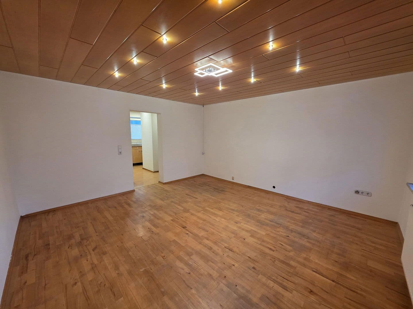 Pronájem bytu 2+1 75 m², Raiffeisenstraße 32, Schwaigern, Bádensko-Württembersko Pronájem bytu 2+1 75 m², Raiffeisenstraße 32, Schwaigern, Bádensko-Württembersko