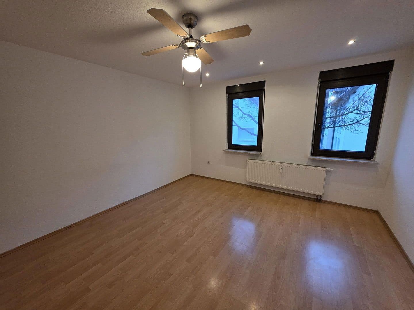 Pronájem bytu 2+1 75 m², Raiffeisenstraße 32, Schwaigern, Bádensko-Württembersko Pronájem bytu 2+1 75 m², Raiffeisenstraße 32, Schwaigern, Bádensko-Württembersko