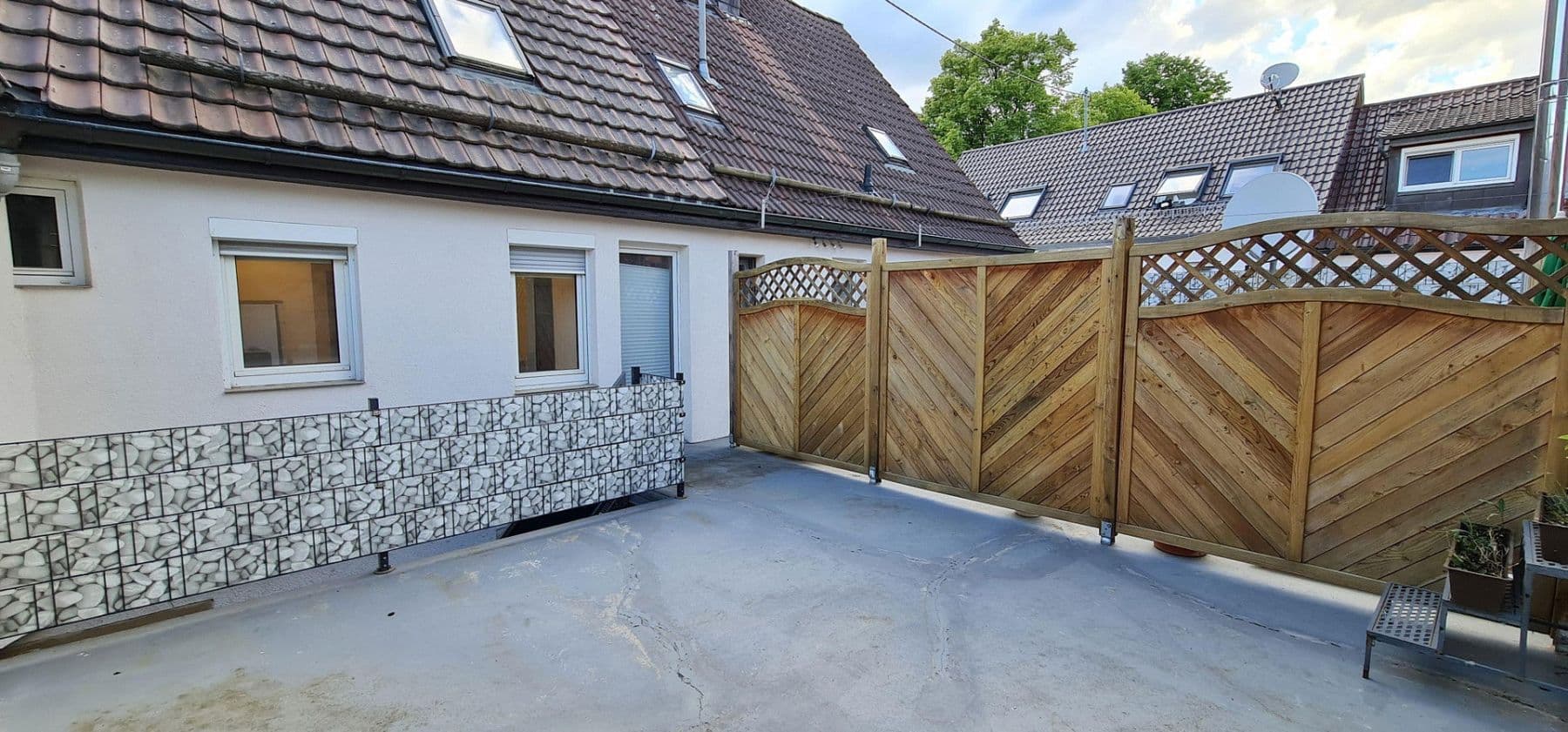 Pronájem bytu 2+1 75 m², Raiffeisenstraße 32, Schwaigern, Bádensko-Württembersko Pronájem bytu 2+1 75 m², Raiffeisenstraße 32, Schwaigern, Bádensko-Württembersko