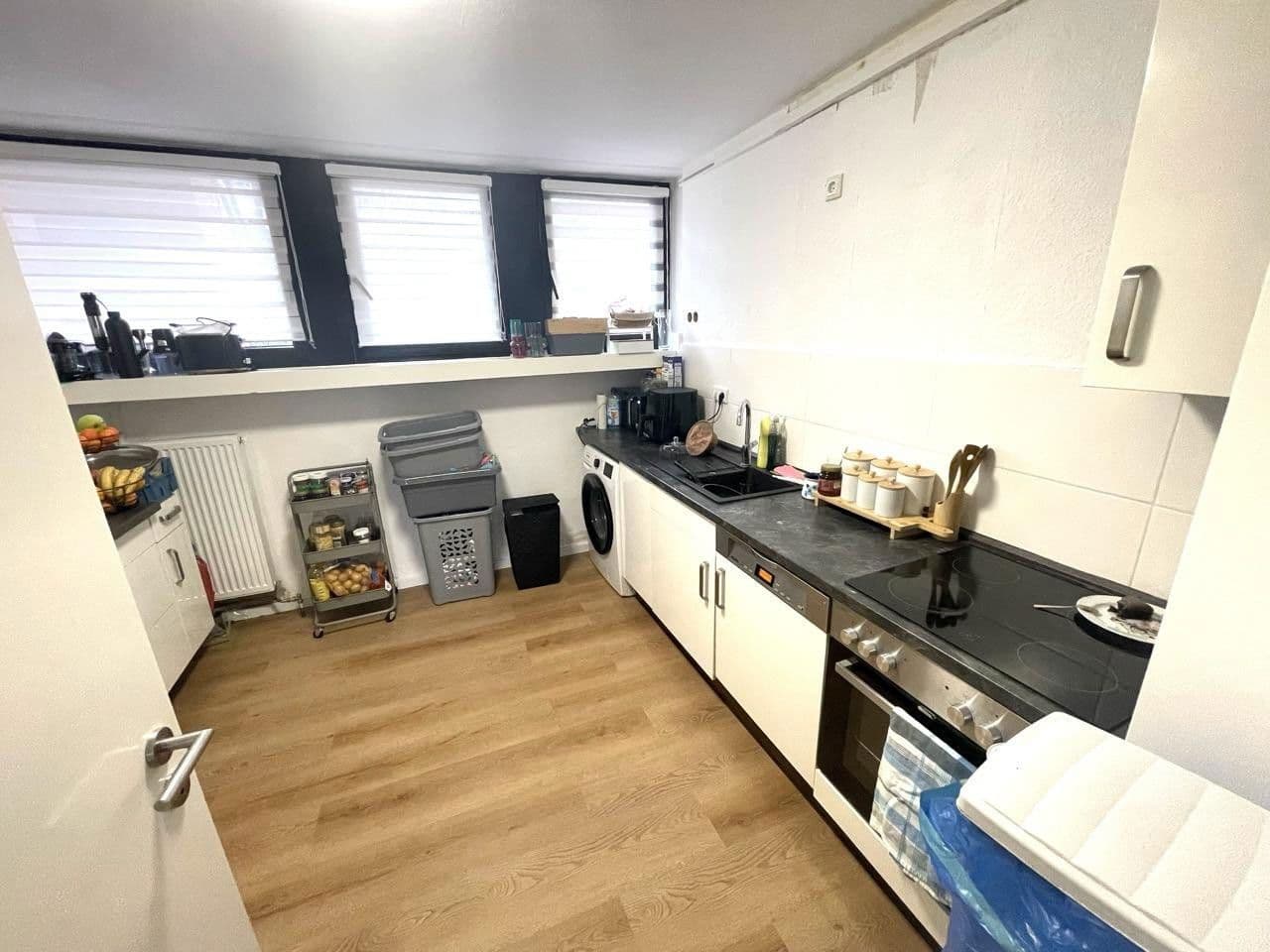 Prodej bytu 4+1 100 m², Erich-Ollenhauer-Straße, Düsseldorf, Severní Porýní-Vestfálsko Prodej bytu 4+1 100 m², Erich-Ollenhauer-Straße, Düsseldorf, Severní Porýní-Vestfálsko