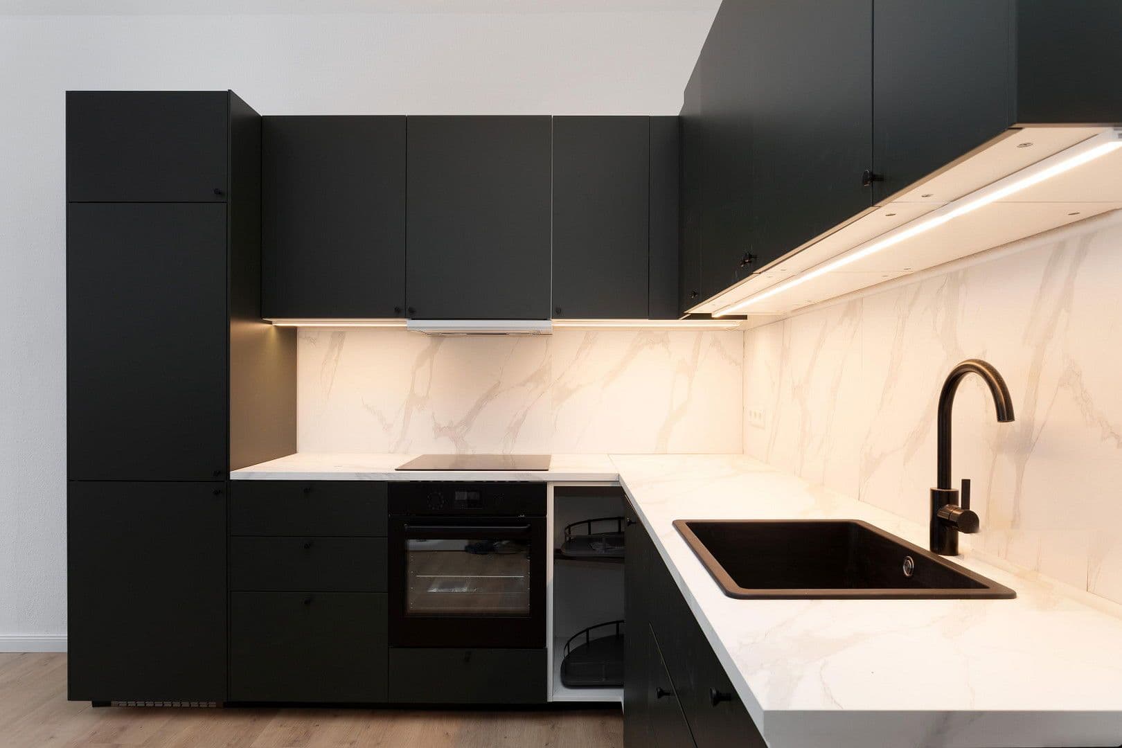 Prodej bytu 4+1 86 m², Griechische Allee 20, Berlin, Berlín Prodej bytu 4+1 86 m², Griechische Allee 20, Berlin, Berlín