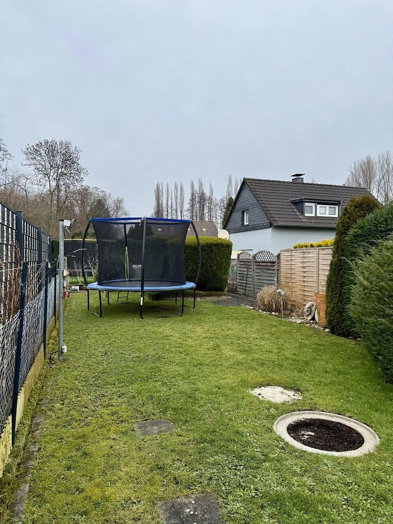 Prodej domu 57 m², pozemek 441 m², Solingen, Severní Porýní-Vestfálsko Prodej domu 57 m², pozemek 441 m², Solingen, Severní Porýní-Vestfálsko