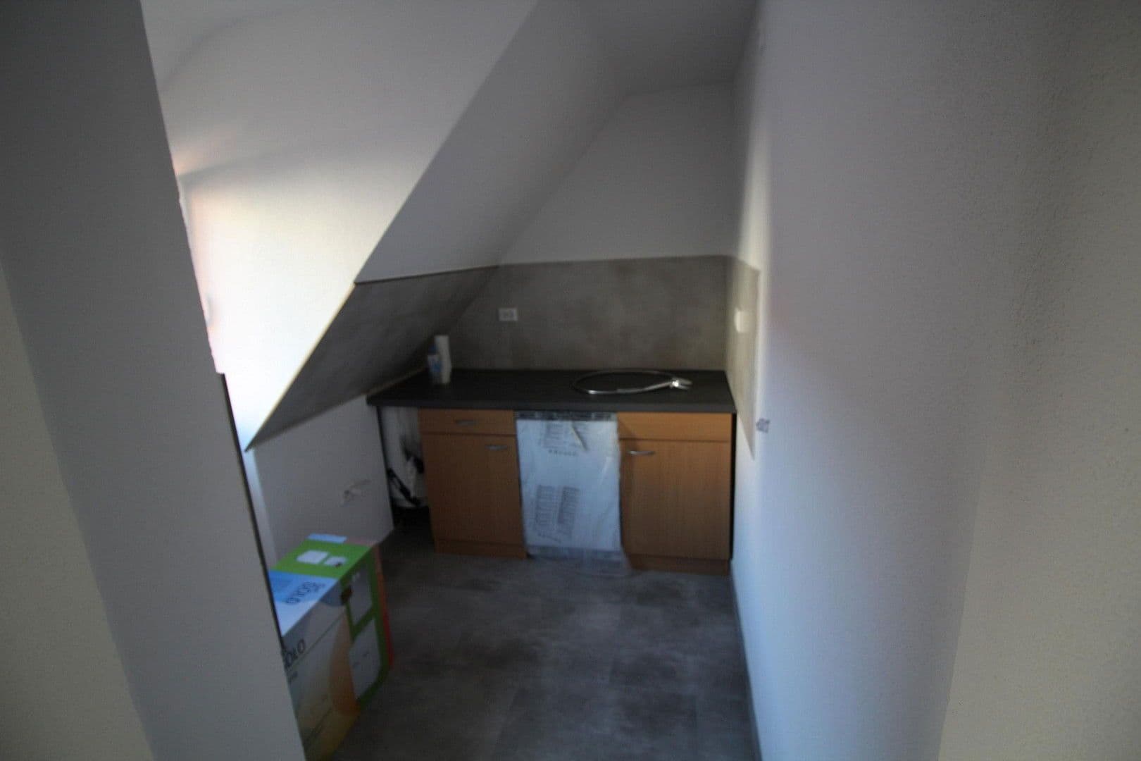 Pronájem bytu 3+1 48 m², Stuttgart, Bádensko-Württembersko Pronájem bytu 3+1 48 m², Stuttgart, Bádensko-Württembersko