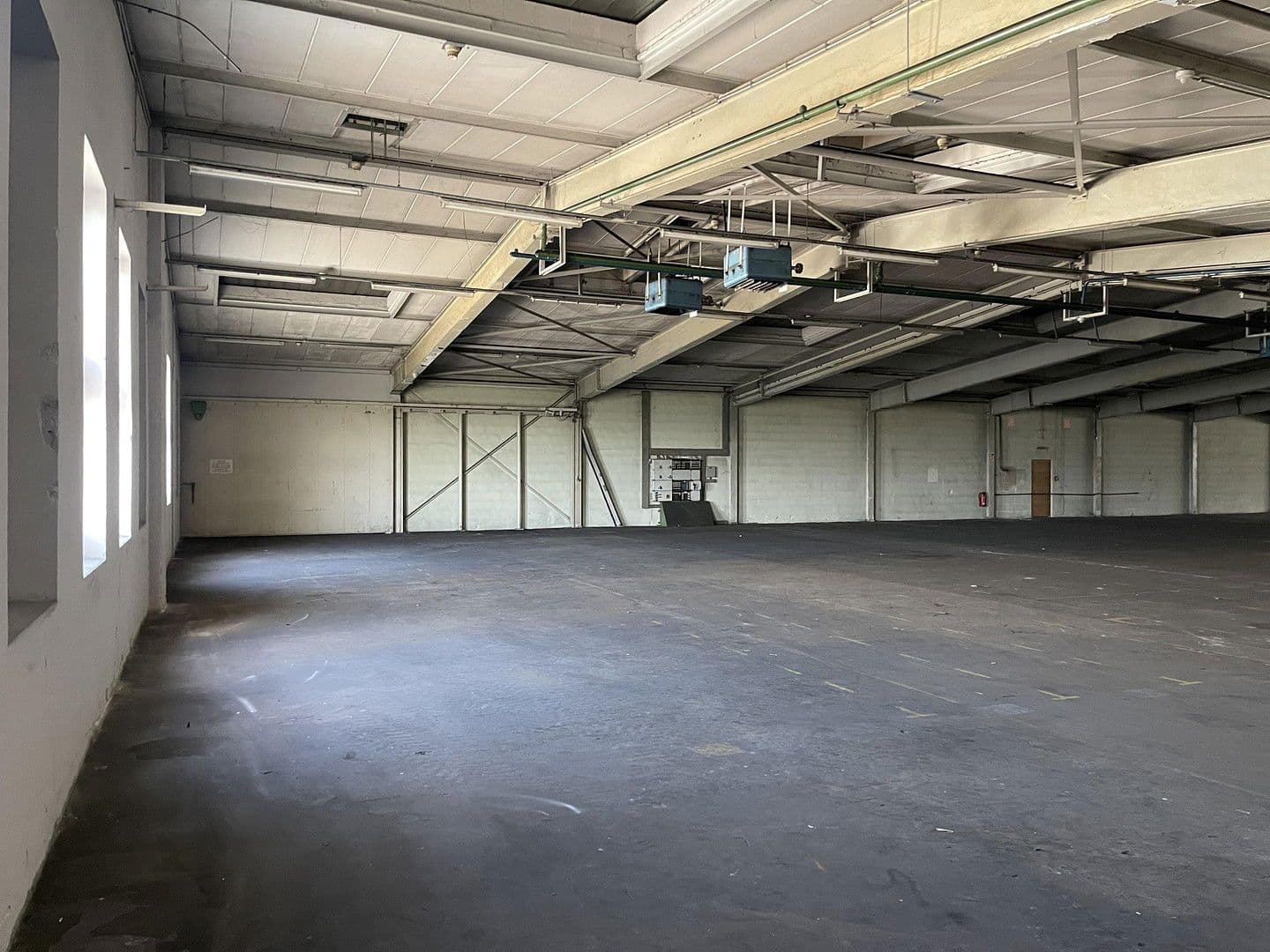 Pronájem nebytového prostoru 5.830 m², Im Gewerbepark 1, Hunderdorf, Bavorsko Pronájem nebytového prostoru 5.830 m², Im Gewerbepark 1, Hunderdorf, Bavorsko