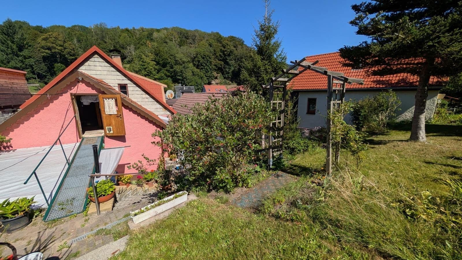 Prodej domu 155 m², pozemek 1.600 m², Suhl, Durynsko Prodej domu 155 m², pozemek 1.600 m², Suhl, Durynsko