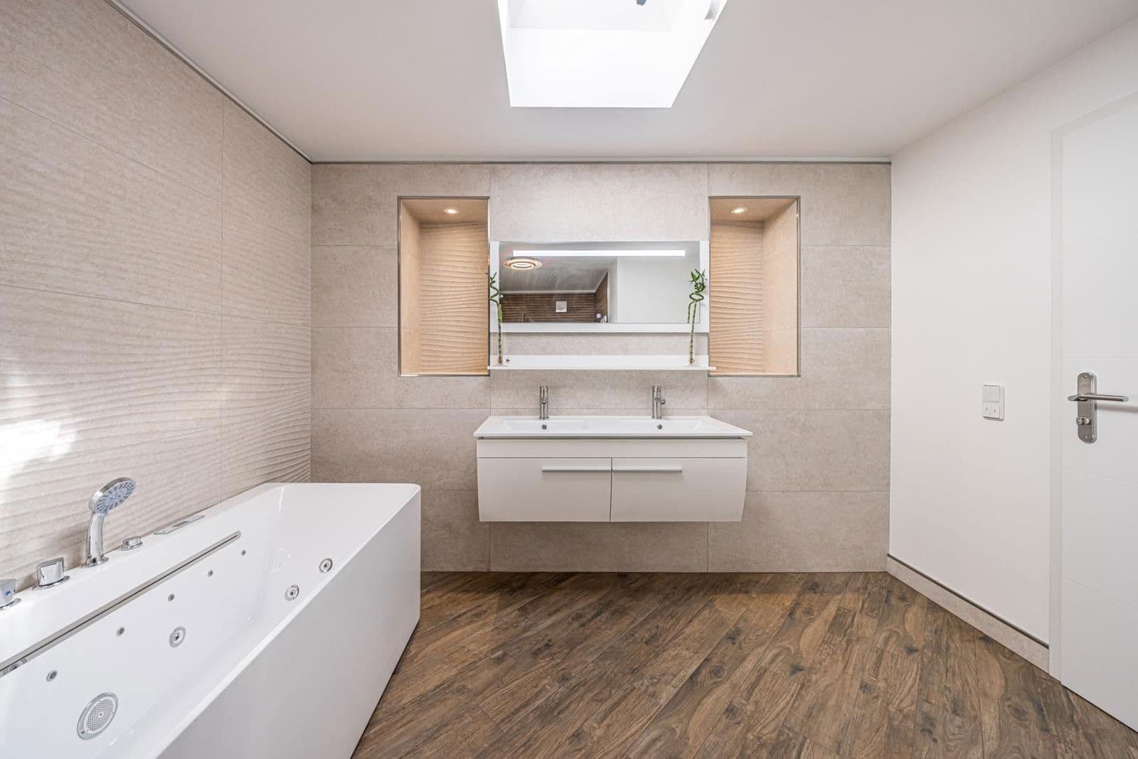 Prodej domu 1.560 m², pozemek 1.070 m², Landsberger Straße 65, Halle, Sasko-Anhaltsko Prodej domu 1.560 m², pozemek 1.070 m², Landsberger Straße 65, Halle, Sasko-Anhaltsko