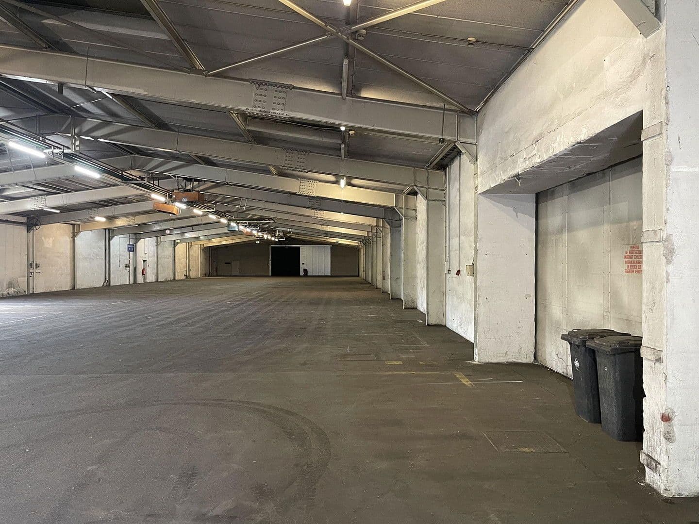 Pronájem nebytového prostoru 2.400 m², Im Gewerbepark 1, Hunderdorf, Bavorsko Pronájem nebytového prostoru 2.400 m², Im Gewerbepark 1, Hunderdorf, Bavorsko