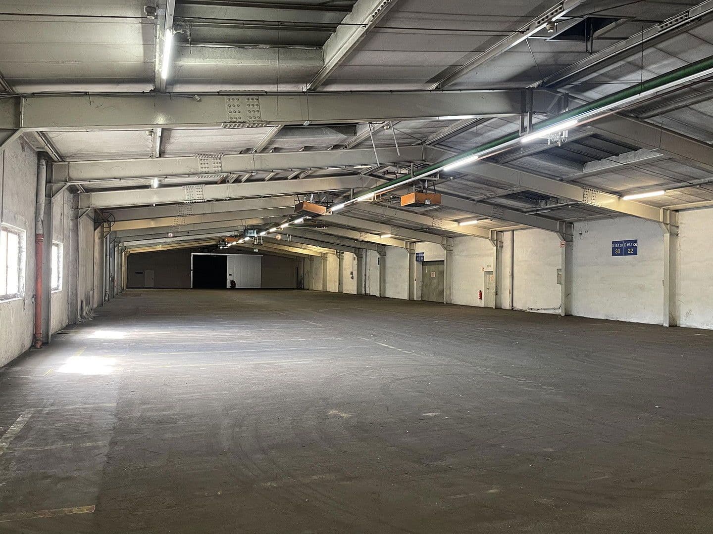 Pronájem nebytového prostoru 2.400 m², Im Gewerbepark 1, Hunderdorf, Bavorsko Pronájem nebytového prostoru 2.400 m², Im Gewerbepark 1, Hunderdorf, Bavorsko