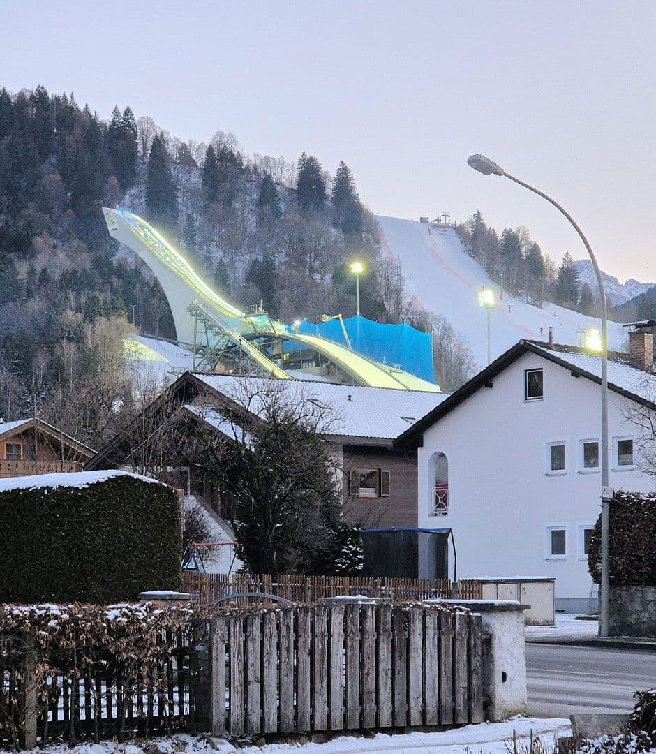 Prodej domu 128 m², pozemek 660 m², Garmisch-Partenkirchen, Bavorsko Prodej domu 128 m², pozemek 660 m², Garmisch-Partenkirchen, Bavorsko