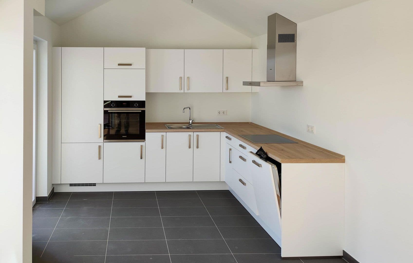 Pronájem bytu 4+1 123 m², Karolinenstr. 22, Fürth, Bavorsko Pronájem bytu 4+1 123 m², Karolinenstr. 22, Fürth, Bavorsko