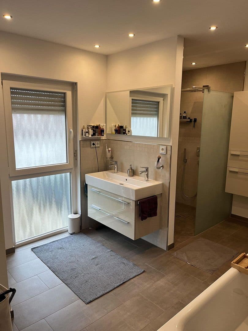 Prodej domu 142 m², pozemek 467 m², Naurath (Eifel), Porýní-Falc Prodej domu 142 m², pozemek 467 m², Naurath (Eifel), Porýní-Falc