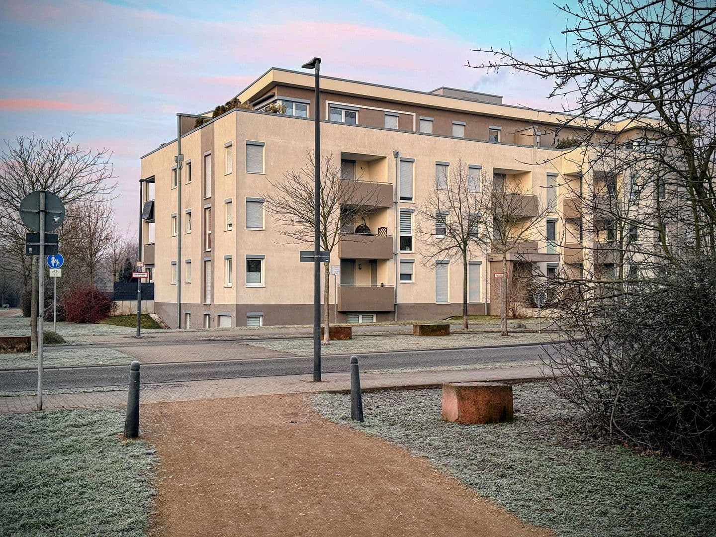 Pronájem bytu 4+1 117 m², Ludwigshafen, Porýní-Falc Pronájem bytu 4+1 117 m², Ludwigshafen, Porýní-Falc