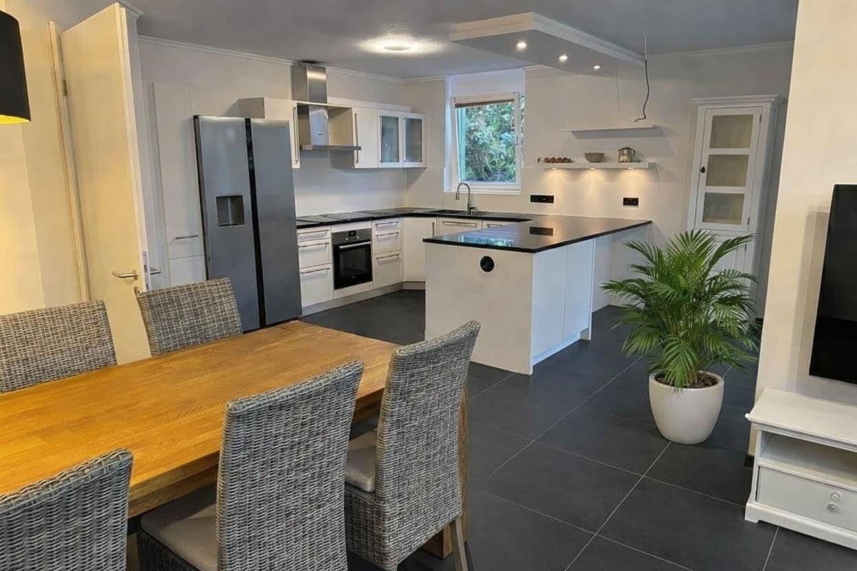 Pronájem bytu 4+1 117 m², Ludwigshafen, Porýní-Falc Pronájem bytu 4+1 117 m², Ludwigshafen, Porýní-Falc