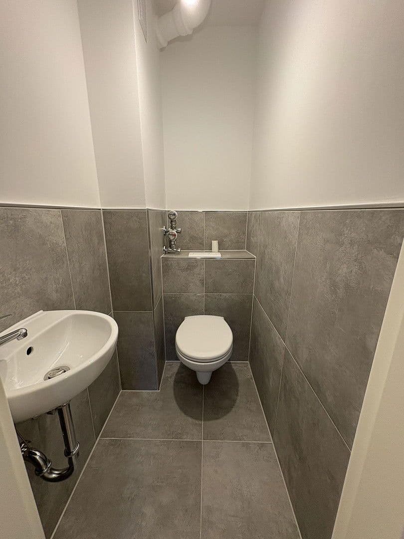 Pronájem bytu 4+1 80 m², Mannheimer Str. 4, Wiesbaden, Hessen Pronájem bytu 4+1 80 m², Mannheimer Str. 4, Wiesbaden, Hessen