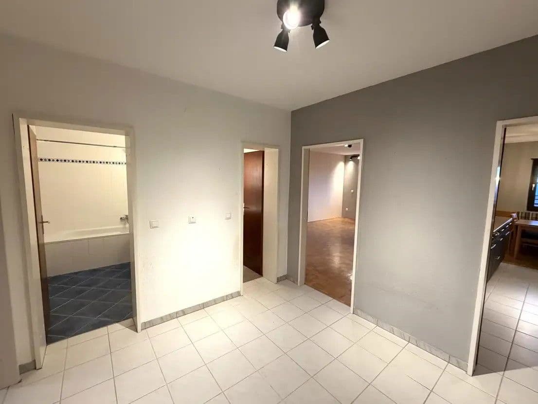 Pronájem bytu 3+1 90 m², Friedrich-Naumann Straße 17, Ludwigshafen am Rhein, Porýní-Falc Pronájem bytu 3+1 90 m², Friedrich-Naumann Straße 17, Ludwigshafen am Rhein, Porýní-Falc