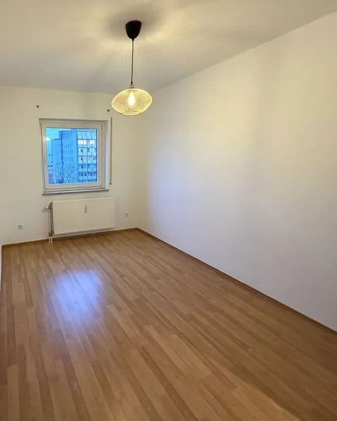 Pronájem bytu 3+1 90 m², Friedrich-Naumann Straße 17, Ludwigshafen am Rhein, Porýní-Falc Pronájem bytu 3+1 90 m², Friedrich-Naumann Straße 17, Ludwigshafen am Rhein, Porýní-Falc