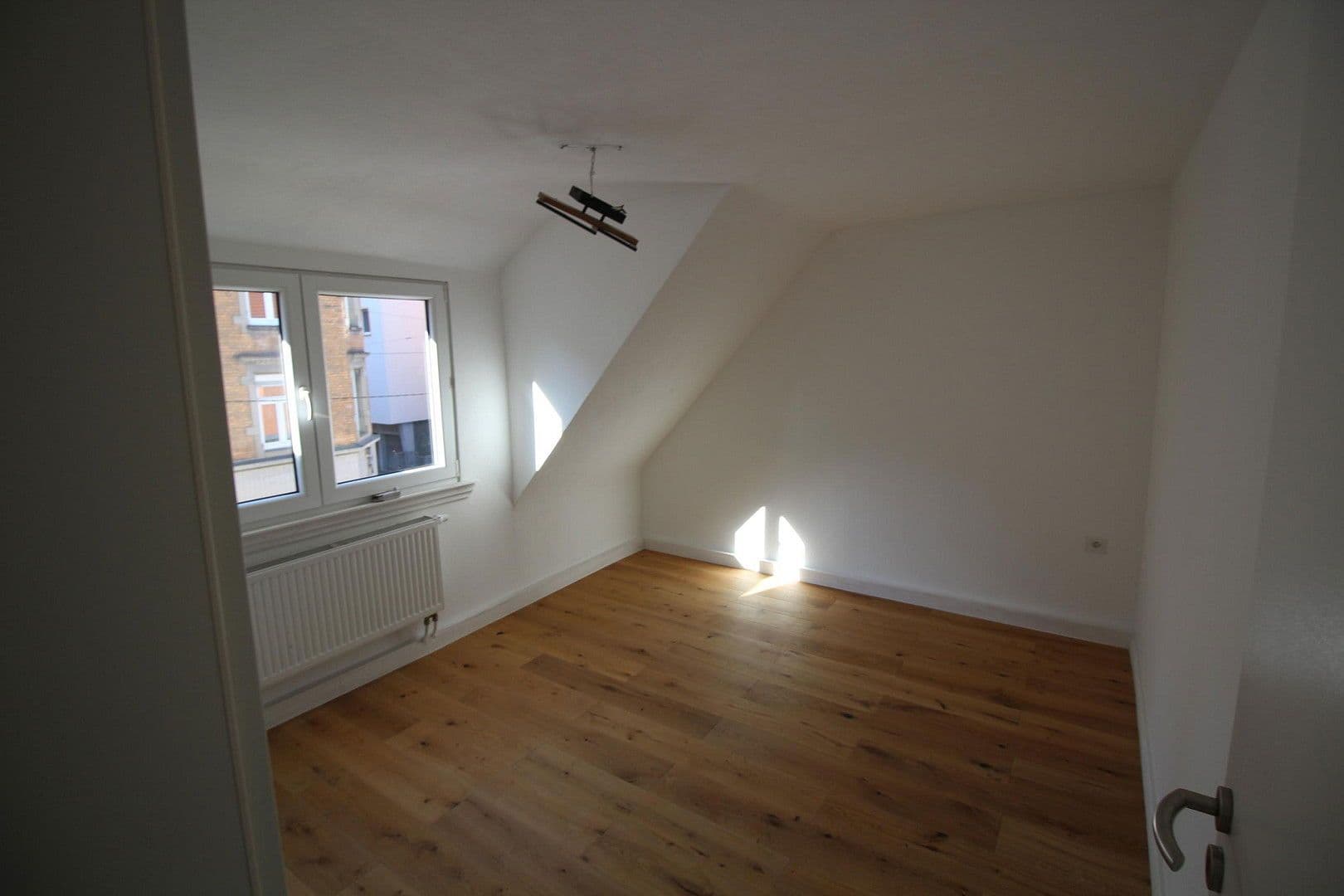 Prodej domu 163 m², pozemek 142 m², Stuttgart, Bádensko-Württembersko Prodej domu 163 m², pozemek 142 m², Stuttgart, Bádensko-Württembersko