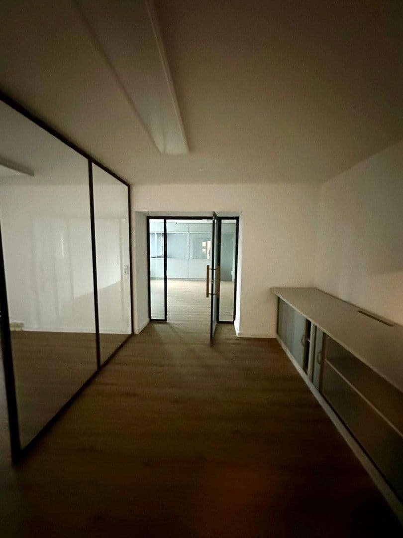 Pronájem kanceláře 298 m², Frankfurt am Main, Hessen Pronájem kanceláře 298 m², Frankfurt am Main, Hessen