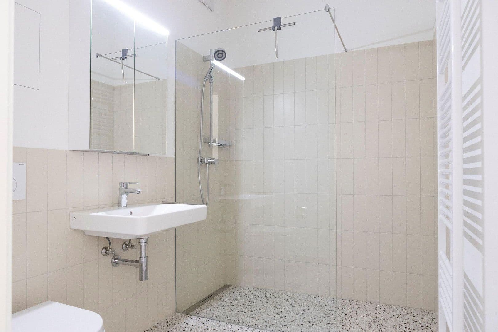 Pronájem bytu 2+1 54 m², Eisenbahnstr. 21, Waldshut-Tiengen, Bádensko-Württembersko Pronájem bytu 2+1 54 m², Eisenbahnstr. 21, Waldshut-Tiengen, Bádensko-Württembersko