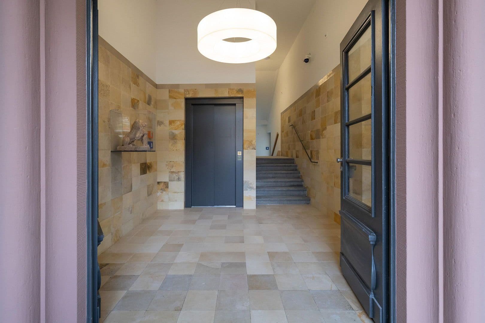 Pronájem bytu 2+1 54 m², Eisenbahnstr. 21, Waldshut-Tiengen, Bádensko-Württembersko Pronájem bytu 2+1 54 m², Eisenbahnstr. 21, Waldshut-Tiengen, Bádensko-Württembersko