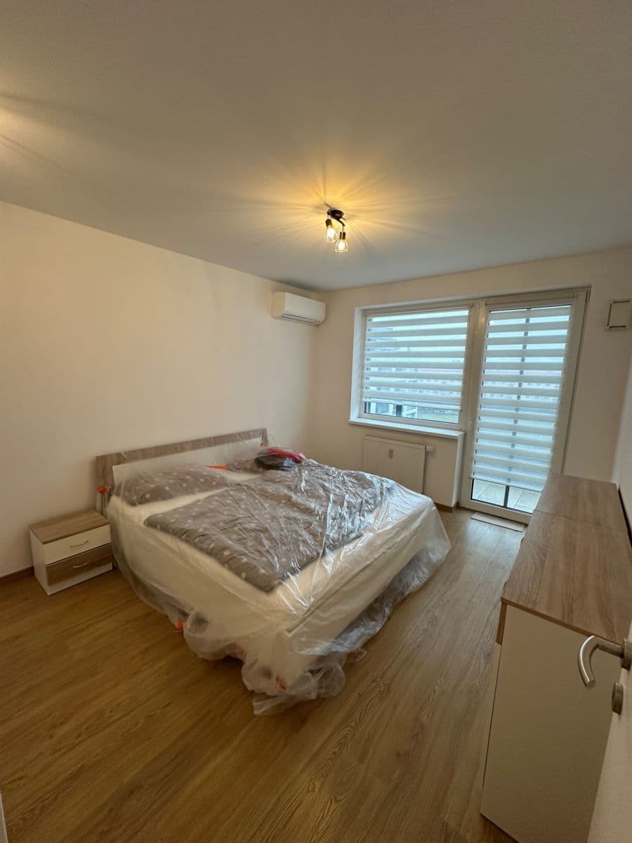 Pronájem bytu 2+1 54 m², Račianska, Nové Mesto, Bratislavský kraj Pronájem bytu 2+1 54 m², Račianska, Nové Mesto, Bratislavský kraj