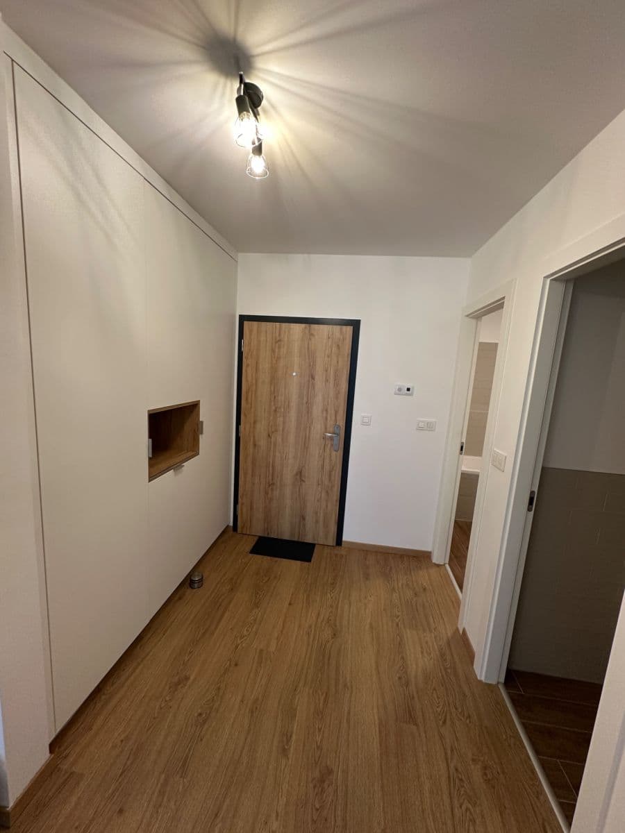 Pronájem bytu 2+1 54 m², Račianska, Nové Mesto, Bratislavský kraj Pronájem bytu 2+1 54 m², Račianska, Nové Mesto, Bratislavský kraj