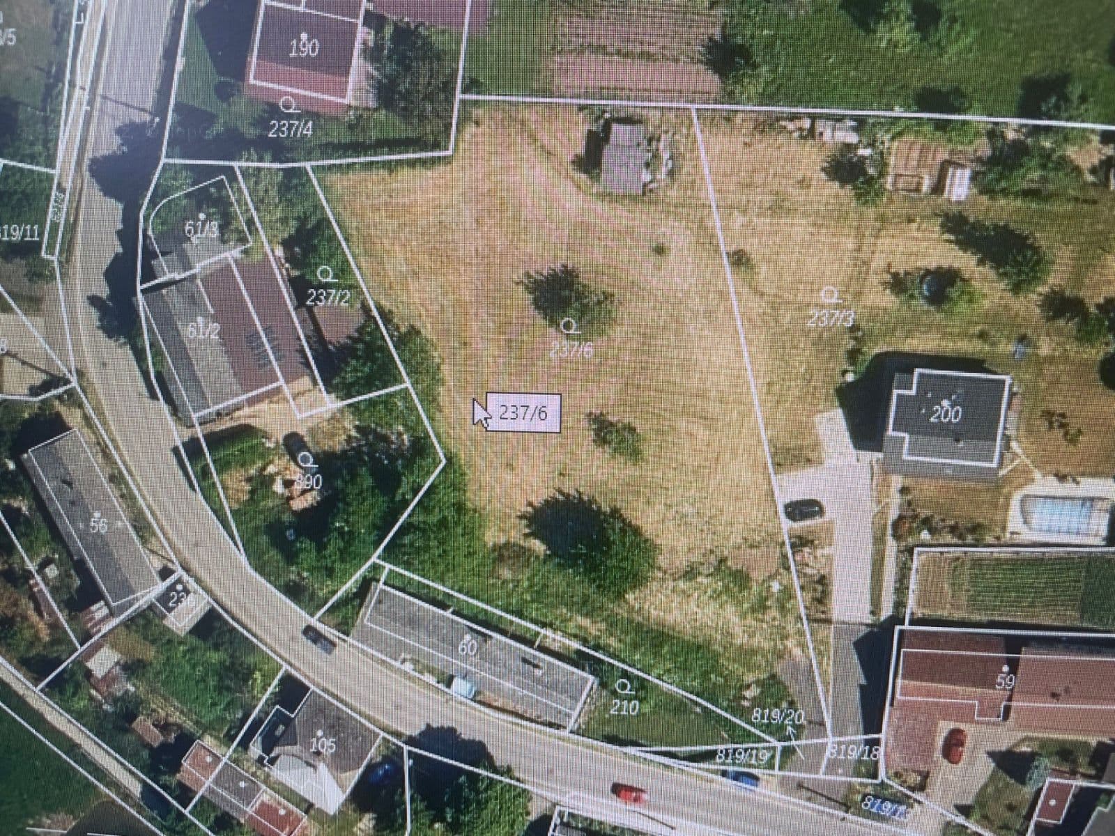 Prodej pozemku 1.124 m², Dobrovice, Středočeský kraj Prodej pozemku 1.124 m², Dobrovice, Středočeský kraj