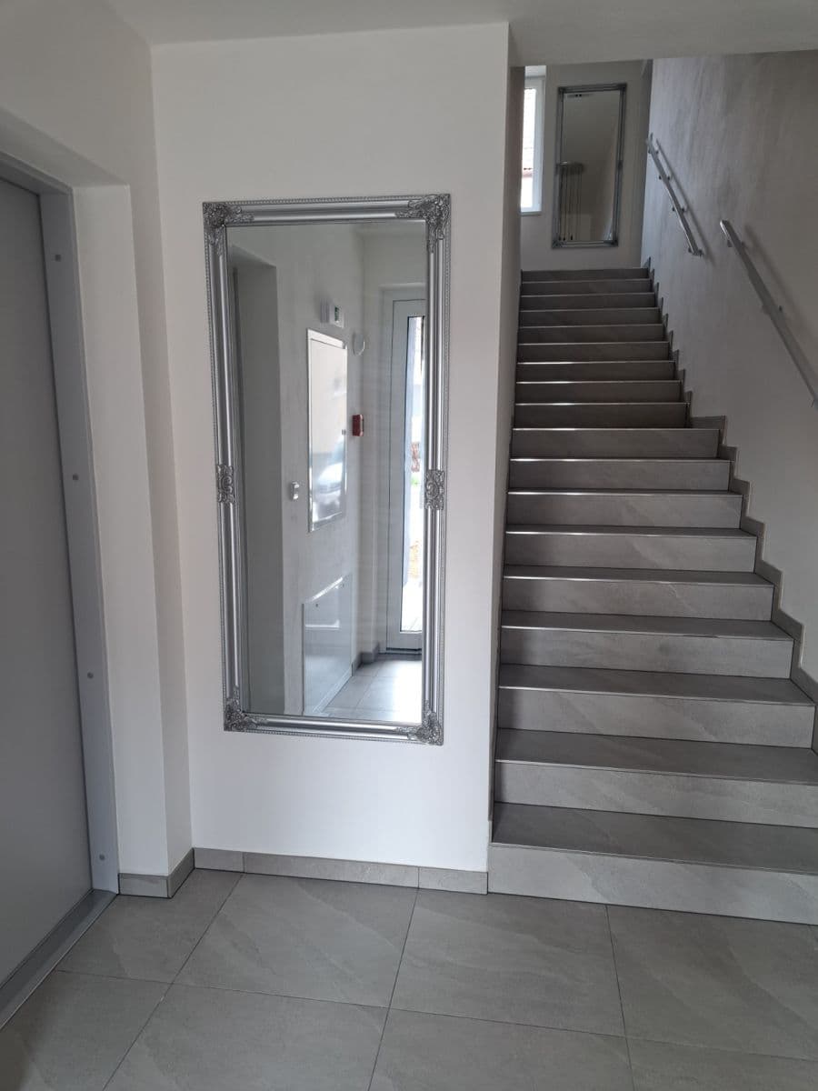 Pronájem bytu 2+kk 49 m², Nová ulice, Střelice, Jihomoravský kraj Pronájem bytu 2+kk 49 m², Nová ulice, Střelice, Jihomoravský kraj