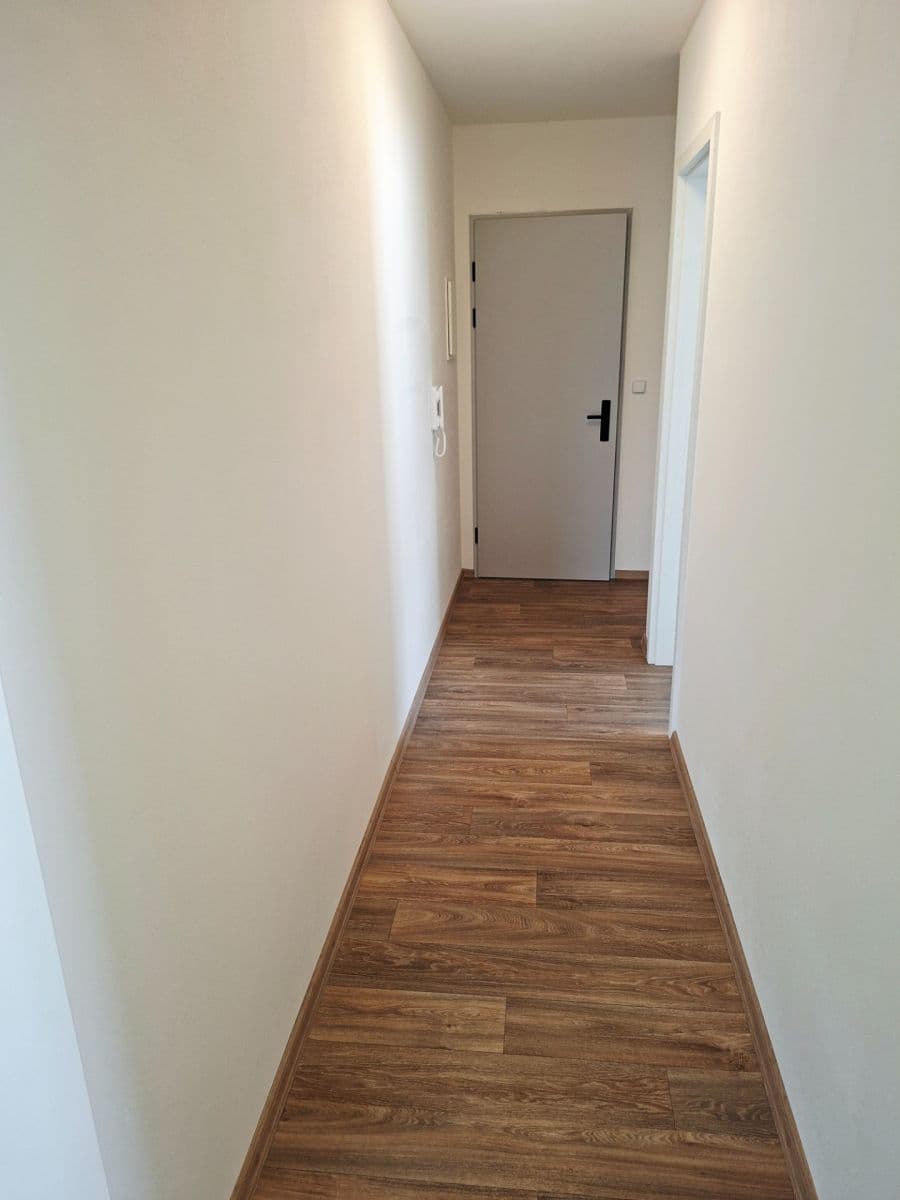 Pronájem bytu 2+kk 49 m², Nová ulice, Střelice, Jihomoravský kraj Pronájem bytu 2+kk 49 m², Nová ulice, Střelice, Jihomoravský kraj