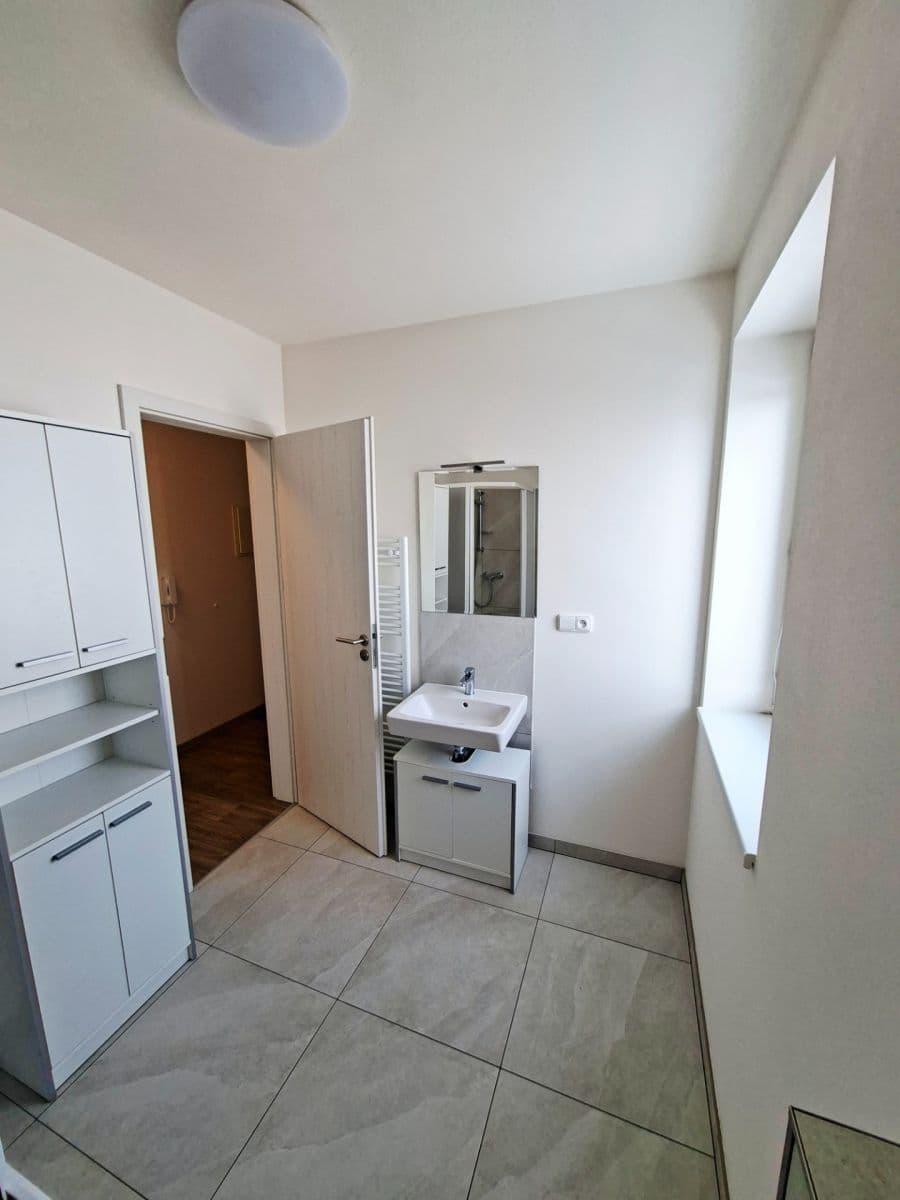 Pronájem bytu 2+kk 49 m², Nová ulice, Střelice, Jihomoravský kraj Pronájem bytu 2+kk 49 m², Nová ulice, Střelice, Jihomoravský kraj